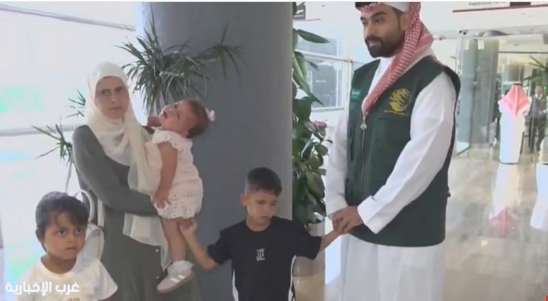 بتوجيهات القيادة.. المملكة تستقبل الطفل الفلسطيني محمد حجازي للعلاج في مستشفى الملك خالد التخصصي للعيون بتوجيهات القيادة.. المملكة تستقبل الطفل الفلسطيني محمد حجازي للعلاج في مستشفى الملك خالد التخصصي للعيون