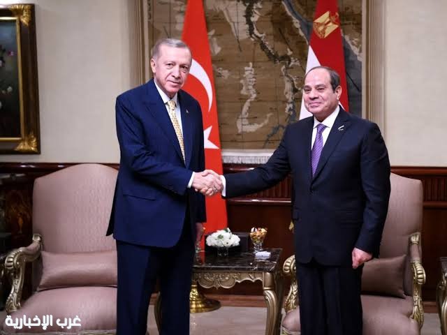 الرئيس المصري عبد الفتاح السيسي يتلقى اتصالاً هاتفياً من الرئيس التركي "رجب طيب أردوغان". الرئيس المصري عبد الفتاح السيسي يتلقى اتصالاً هاتفياً من الرئيس التركي "رجب طيب أردوغان".