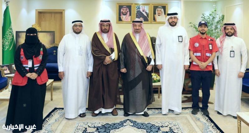 أمير نجران يتسلم تقريرًا لأعمال فرع هيئة الهلال الأحمر السعودي بالمنطقة. أمير نجران يتسلم تقريرًا لأعمال فرع هيئة الهلال الأحمر السعودي بالمنطقة.