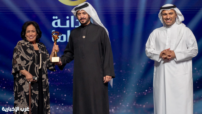 سمو الشيخ خالد بن حمد يكرم الفائزين بـ “جائزة الدانة للدراما 2025” في نسختها الثانية سمو الشيخ خالد بن حمد يكرم الفائزين بـ “جائزة الدانة للدراما 2025” في نسختها الثانية