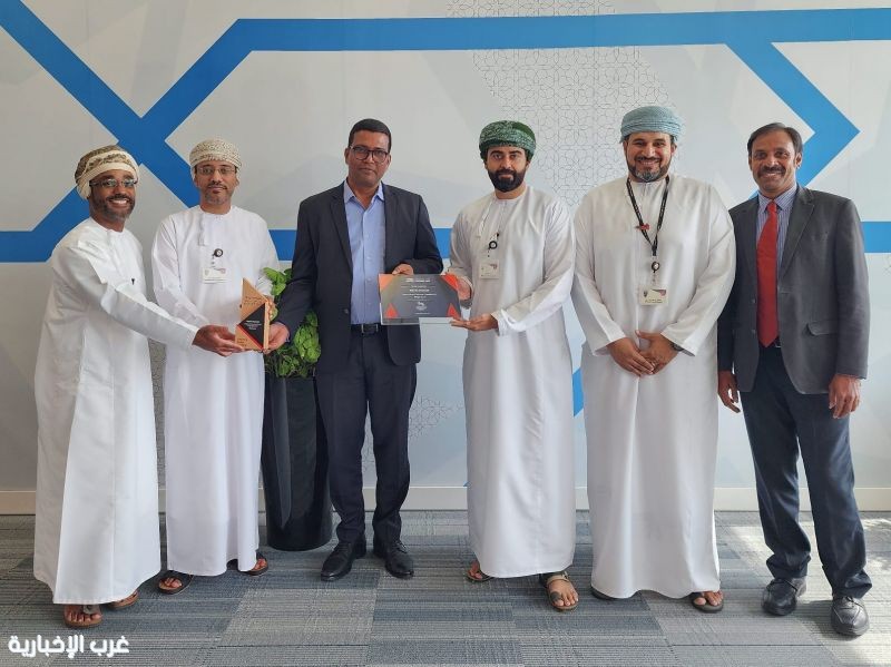 بنك مسقط يفوز بالجائزة البلاتينية من مؤسسة عالمية لتميّزه في تقديم الخدمات المصرفية عبر الهاتف النقّال بنك مسقط يفوز بالجائزة البلاتينية من مؤسسة عالمية لتميّزه في تقديم الخدمات المصرفية عبر الهاتف النقّال