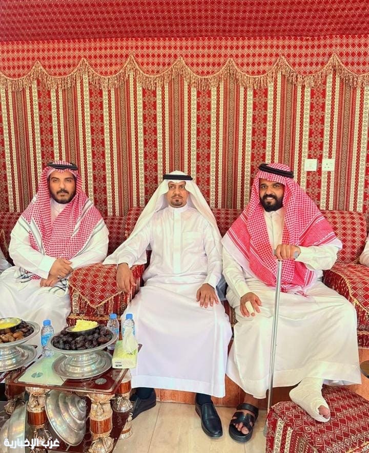 الدكتور مبروك الشراري يطمئن على صحة الزميل الإعلامي ثامر العليان الدكتور مبروك الشراري يطمئن على صحة الزميل الإعلامي ثامر العليان