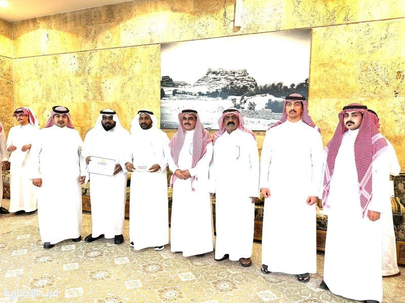 شيخ الضويحي بمنطقة الجوف يكرم اللجنة التنفيذية والعاملين والمساهمين في ملتقى عشيرة الهفيل الأول شيخ الضويحي بمنطقة الجوف يكرم اللجنة التنفيذية والعاملين والمساهمين في ملتقى عشيرة الهفيل الأول