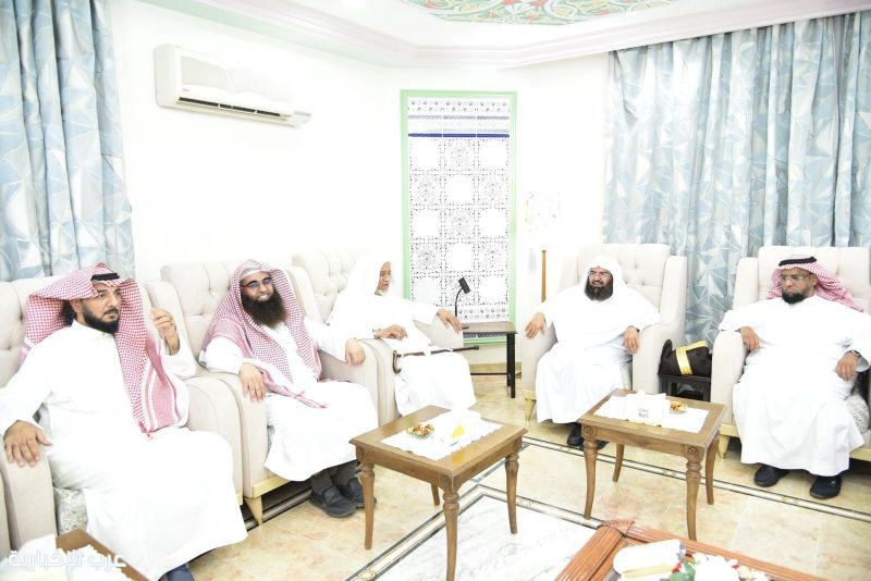 معالي رئيس الشؤون الدينية يزور شيخ قرّاء المسجد النبوي ضمن برنامج «زيارة الأئمة والمؤذنين» معالي رئيس الشؤون الدينية يزور شيخ قرّاء المسجد النبوي ضمن برنامج «زيارة الأئمة والمؤذنين»