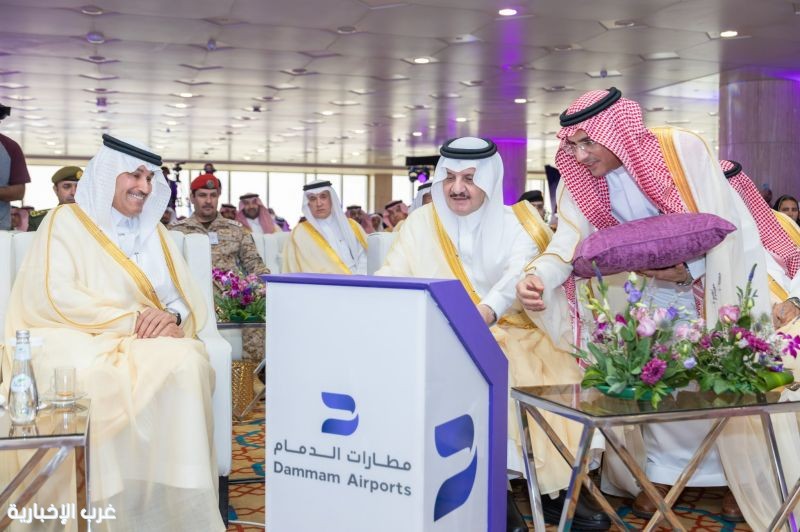 أمير الشرقية يدشّن المخطط العام لمطار الملك فهد الدولي ويعلن عن ناقل جوي اقتصادي جديد أمير الشرقية يدشّن المخطط العام لمطار الملك فهد الدولي ويعلن عن ناقل جوي اقتصادي جديد