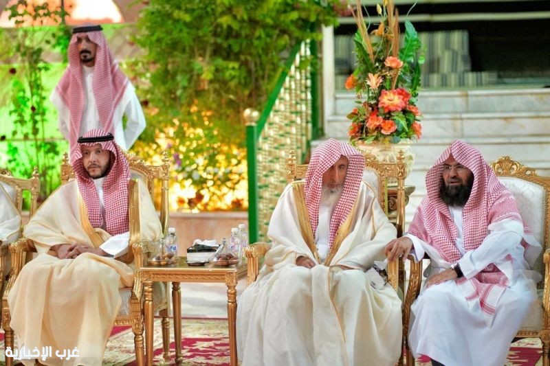 مأدبة دينية تجمع سمو محافظ الطائف بسماحة المفتي العام وأعضاء هيئة كبار العلماء بالحرمين الشريفين