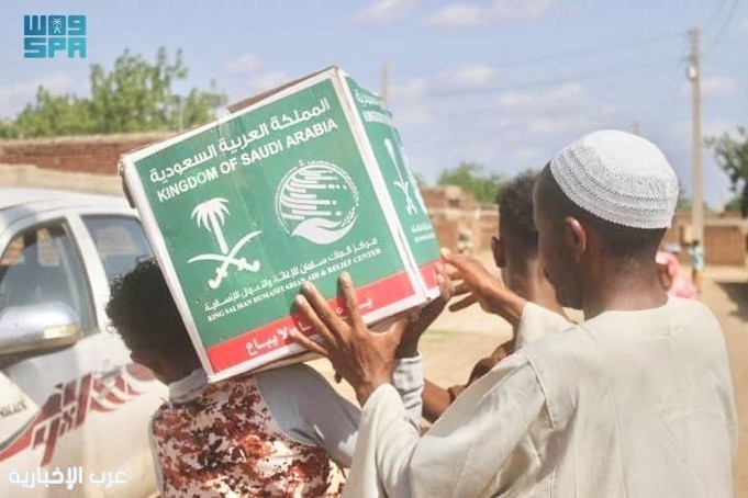 مركز الملك سلمان للإغاثة يوزّع (1050) سلة غذائية في محلية الدندر بولاية سنار في السودان