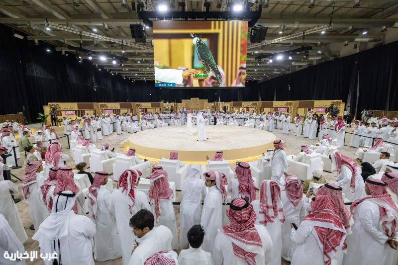 بيع 3 صقور بـ 214 ألف ريال في الليلة الثانية من المزاد الدولي لمزارع إنتاج الصقور 2025