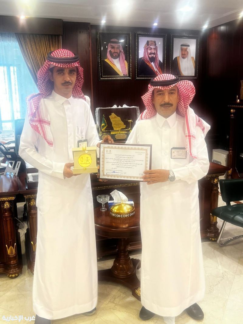 عمر العدوان يحصد جائزة سفير التميّز كأفضل موظف بأحوال الجوف عمر العدوان يحصد جائزة سفير التميّز كأفضل موظف بأحوال الجوف