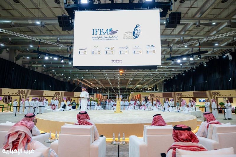 بيع 3 صقور بـ111 ألف ريال في خامس ليالي المزاد الدولي لمزارع إنتاج الصقور 2025