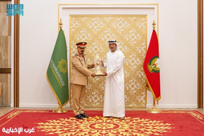 أمين التحالف الإسلامي يبحث مع وزير الدولة لشؤون الدفاع بدولة الإمارات سبل تعزيز التعاون المشترك أمين التحالف الإسلامي يبحث مع وزير الدولة لشؤون الدفاع بدولة الإمارات سبل تعزيز التعاون المشترك