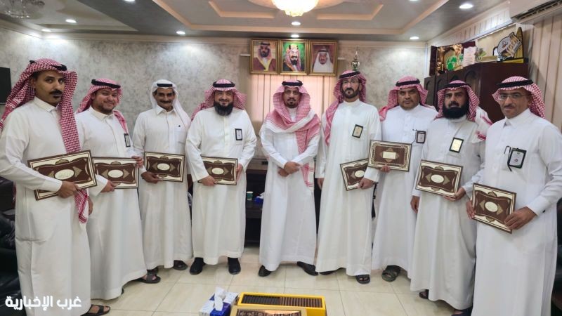 بيئة دومة الجندل تكرّم رؤساء الأقسام والموظفين المتميزين بيئة دومة الجندل تكرّم رؤساء الأقسام والموظفين المتميزين