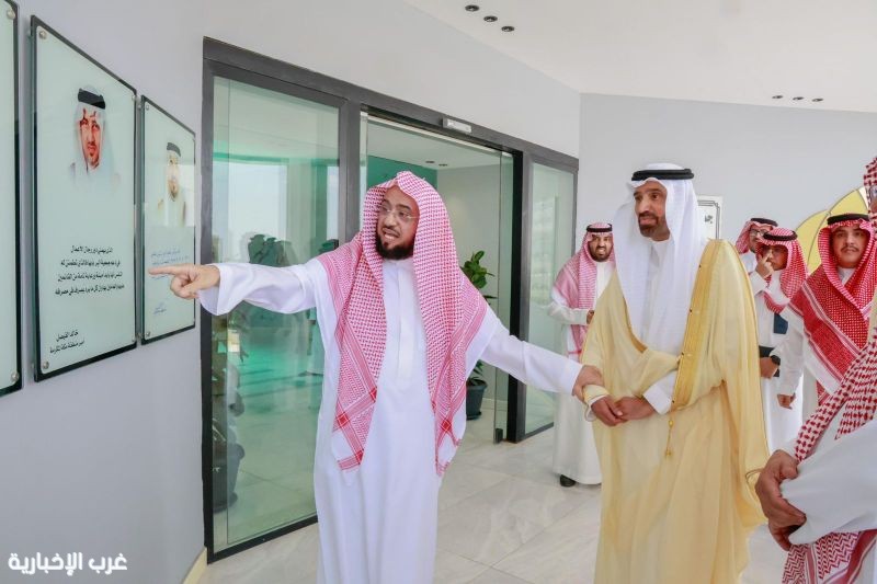 وزير الموارد البشرية والتنمية الاجتماعية يزور جمعية البر بأبها ويشيد بتميّزها المؤسسي