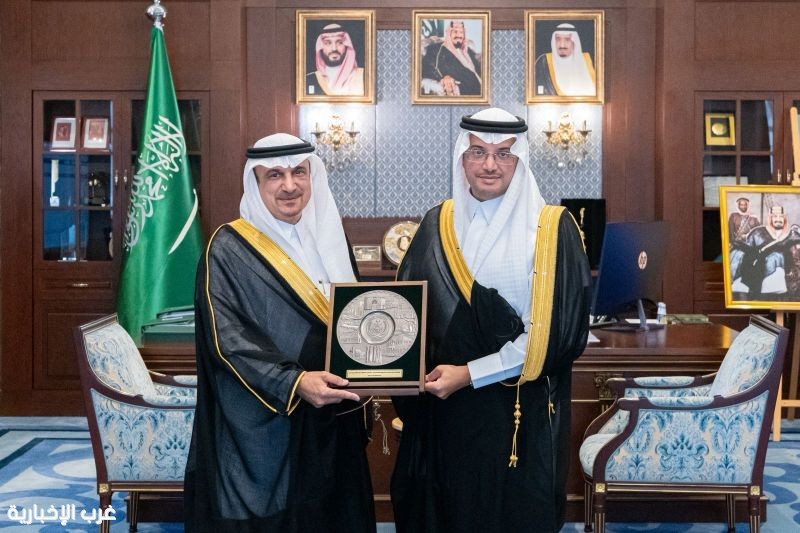 مُحافظ الأحساء يُكرّم الدكتور سعد الملحم لجهوده الإنسانية ضمن مركز الملك سلمان للإغاثة