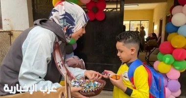 مصر .. حلوى وبالونات.. استقبال حافل لتلاميذ ابتدائى فى الجيزة مصر .. حلوى وبالونات.. استقبال حافل لتلاميذ ابتدائى فى الجيزة