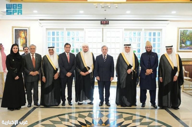 رئيس مجلس الشورى يلتقي دولة رئيس وزراء باكستان في إسلام آباد ويستعرضان العلاقات الثنائية بين البلدين