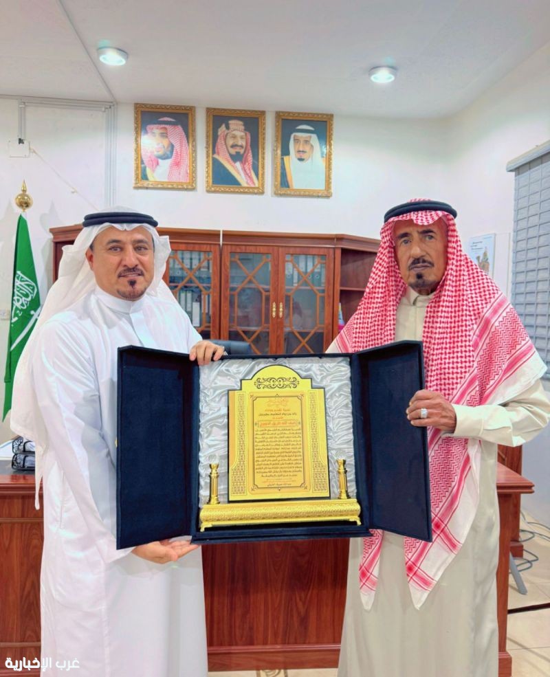 مدارس بيان الأهلية تكرم الأستاذ الكبير ضيف الله بن طريٍّق الدويرج مدارس بيان الأهلية تكرم الأستاذ الكبير ضيف الله بن طريٍّق الدويرج
