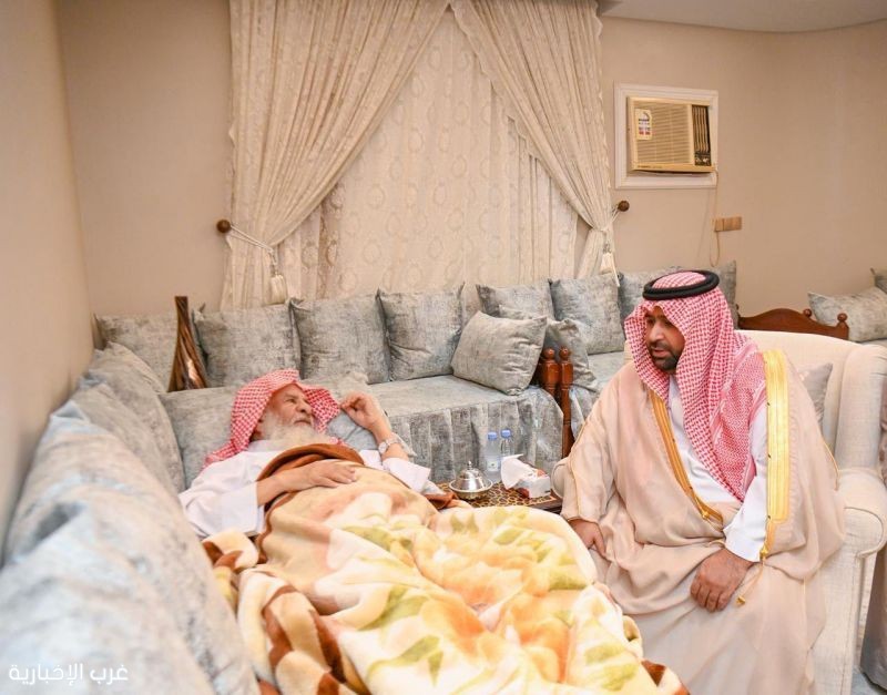 أمير منطقة جازان يطمئن على صحة الشيخ العامري أمير منطقة جازان يطمئن على صحة الشيخ العامري