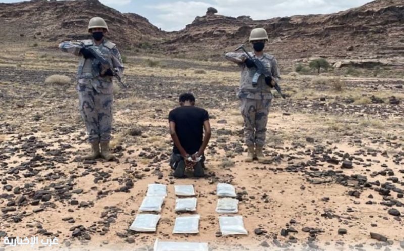 القبض على مخالف لتهريبه 31.8 كيلوجرامًا من مخدر الحشيش في جازان القبض على مخالف لتهريبه 31.8 كيلوجرامًا من مخدر الحشيش في جازان