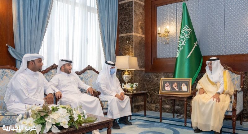 محافظ الأحساء يكرّم مواطنًا تبرع بإحدى كليتيه لوالده محافظ الأحساء يكرّم مواطنًا تبرع بإحدى كليتيه لوالده