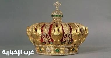العثور على تاج الإمبراطورة أوجيني المسروق من متحف اللوفر بعد سقوطه من المتهمين العثور على تاج الإمبراطورة أوجيني المسروق من متحف اللوفر بعد سقوطه من المتهمين
