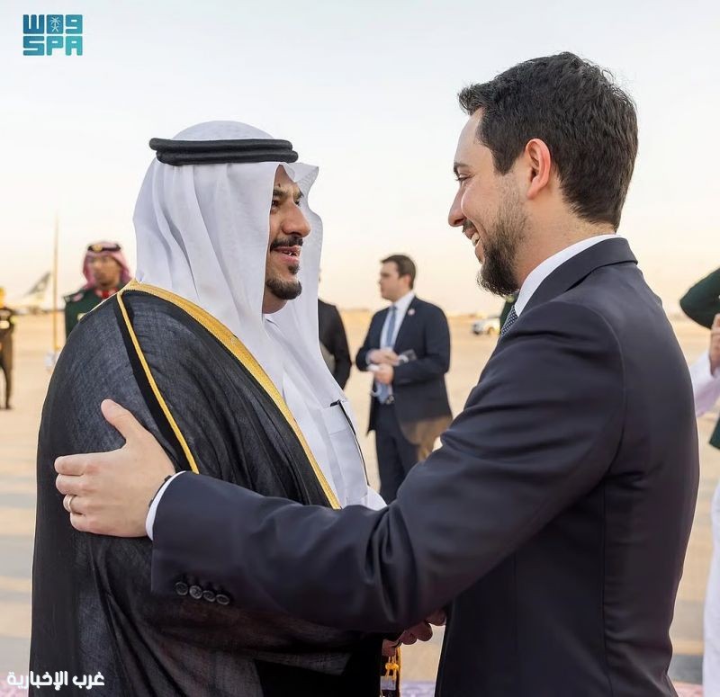 ولي عهد الأردن يصل إلى الرياض وفي مقدمة مستقبليه نائب أمير المنطقة ولي عهد الأردن يصل إلى الرياض وفي مقدمة مستقبليه نائب أمير المنطقة