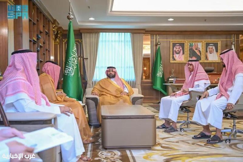 أمير منطقة جازان يستقبل مواطنًا لتنازله عن قاتل والده لوجه الله تعالى أمير منطقة جازان يستقبل مواطنًا لتنازله عن قاتل والده لوجه الله تعالى