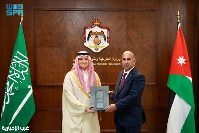 سفير المملكة لدى الأردن يقدم نسخة من أوراق اعتماده لأمين عام الخارجية الأردنية سفير المملكة لدى الأردن يقدم نسخة من أوراق اعتماده لأمين عام الخارجية الأردنية