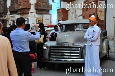 السيارات القديمة تلفت أنظار الزائرين بمهرجان منطقة جدة التاريخية " كنا كذا 2 "