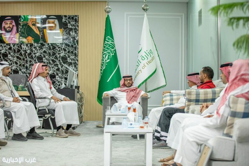 مدير عام فرع الهلال الأحمر السعودي يسلم "صحة جازان" نسخة من شهادة "غينيس" العالمية مدير عام فرع الهلال الأحمر السعودي يسلم "صحة جازان" نسخة من شهادة "غينيس" العالمية