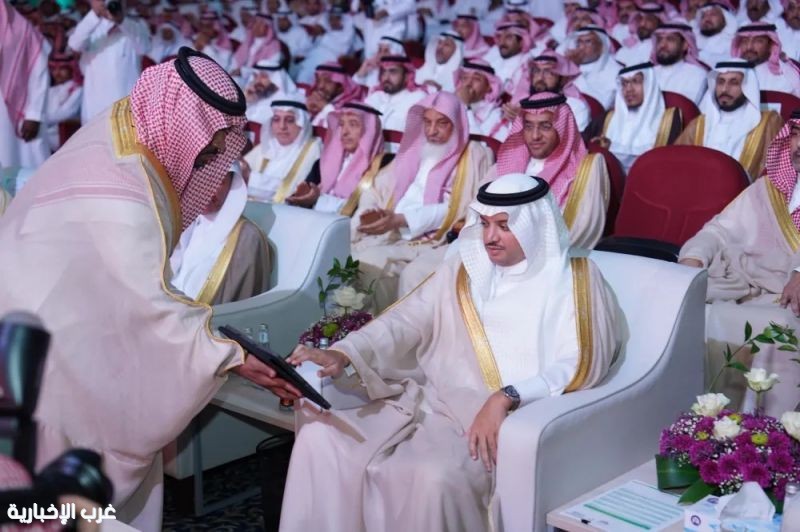 محافظ الأحساء يُدشِّن 9 مشاريع مدرسية بقيمة 193 مليون ريال محافظ الأحساء يُدشِّن 9 مشاريع مدرسية بقيمة 193 مليون ريال