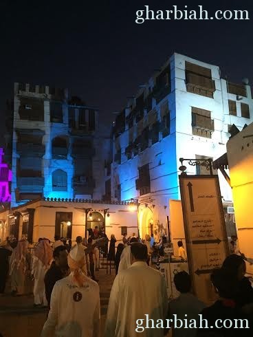 الفالح رئيس أرامكو السعودية ورئيس جامعة (MIT) الأميركية وزوجته  يزورون مهرجان جدة التاريخية