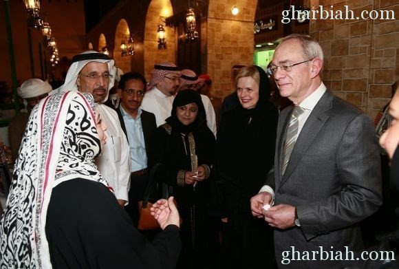 خالد الفالح ومدير MIT يطلعون على مهرجان جدة التاريخية