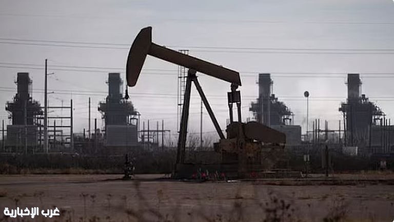 استقرار النفط بعد تراجعه لأدنى مستوى مدفوعا بتقدم محادثات أوكرانيا
