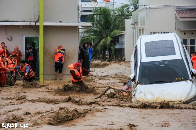 إندونيسيا.. ارتفاع عدد ضحايا الفيضانات في سومطرة إلى (248) شخصًا
