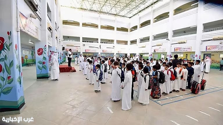 اليوم.. عودة الطلبة لمقاعد الدراسة بعد انتهاء إجازة الخريف