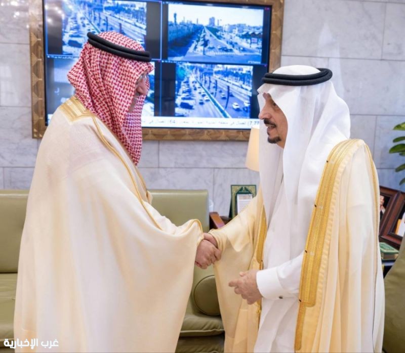 أمير الرياض يطلع على برامج ومشاريع التعليم بالمنطقة