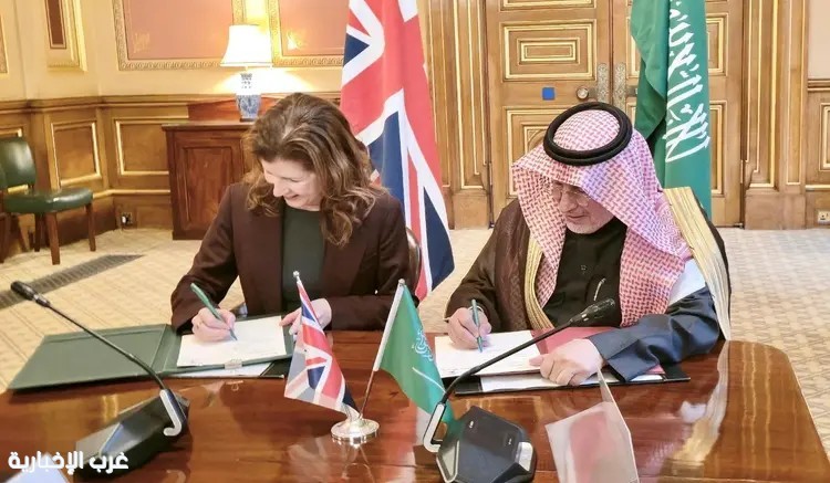 مركز الملك سلمان للإغاثة ووزارة الخارجية البريطانية يوقعان بيانًا مشتركًا لتقديم مساعدات إنسانية في اليمن وبنغلاديش مركز الملك سلمان للإغاثة ووزارة الخارجية البريطانية يوقعان بيانًا مشتركًا لتقديم مساعدات إنسانية في اليمن وبنغلاديش