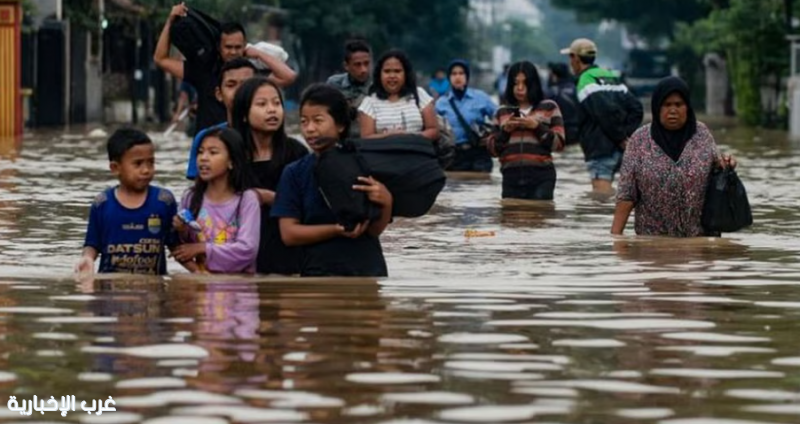 ارتفاع حصيلة ضحايا فيضانات إندونيسيا إلى أكثر من 900 قتيل