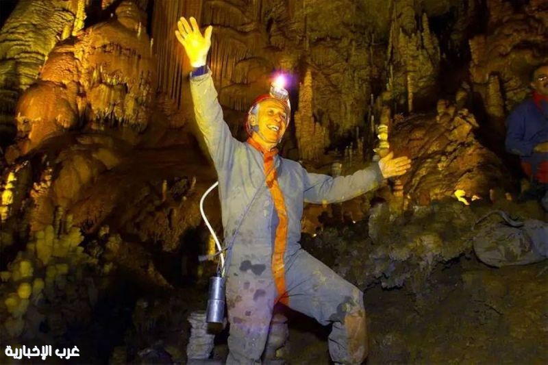 رجل هزم الزمن: قصة الجيولوجي الذي غيّر فهم البشرية للوقت من داخل كهف مظلم