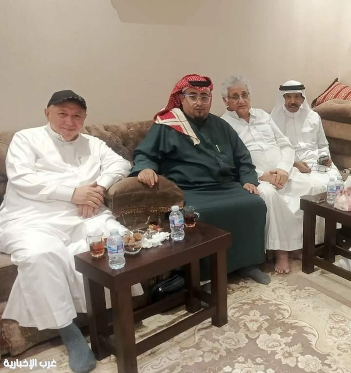 لقاء مع عمالقة الصحافة: تجربة تجمع بين الإبداع والخبرة لقاء مع عمالقة الصحافة: تجربة تجمع بين الإبداع والخبرة