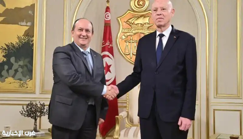 "قيس سعيّد يستقبل رئيس الوزراء الجزائري لتعزيز التعاون الثنائي" "قيس سعيّد يستقبل رئيس الوزراء الجزائري لتعزيز التعاون الثنائي"