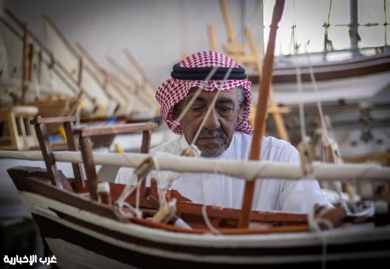 حرفي من أملج يُوثِّق صناعة السفن الشراعية ويحفظ الذاكرة البحرية بمجسمات تراثية حرفي من أملج يُوثِّق صناعة السفن الشراعية ويحفظ الذاكرة البحرية بمجسمات تراثية