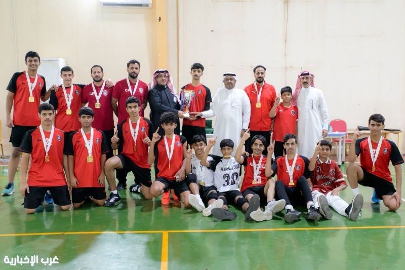 الفاروق بـ المجاردة بطل عسير للكرة الطائرة للشباب بعد فوزه على الزيتون الفاروق بـ المجاردة بطل عسير للكرة الطائرة للشباب بعد فوزه على الزيتون