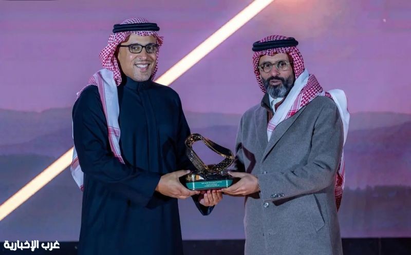 رئيس الاتحاد السعودي للسيارات والدراجات النارية يكرم stc لرعاية جائزة السعودية الكبرى للفورمولا 1