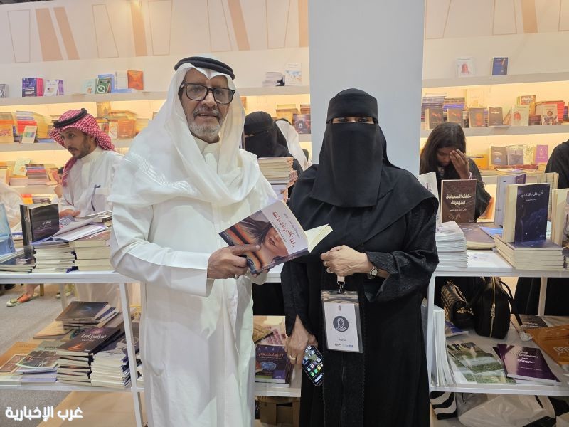 رفقًا بقلبي فأنا عاشقة… الكاتبة العاشقة تدشّن كتابها في معرض جدة الدولي للكتاب