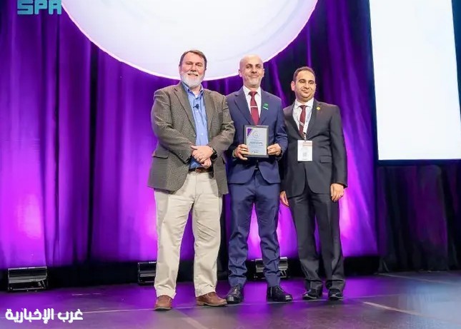 مستشفى التخصصي يحصد جائزة "أبكس" للتميّز من الجمعية الأمريكية للرعاية التنفسية مستشفى التخصصي يحصد جائزة "أبكس" للتميّز من الجمعية الأمريكية للرعاية التنفسية