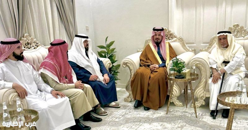 أمير المدينة المنورة يُعزي أبناء مؤذن المسجد النبوي الشيخ فيصل النعمان