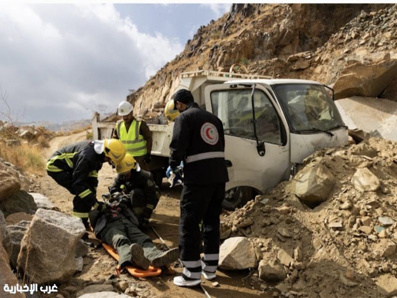 أمانة منطقة عسير تُنفذ فرضية لانهيار صخري نتيجة هطول الأمطار