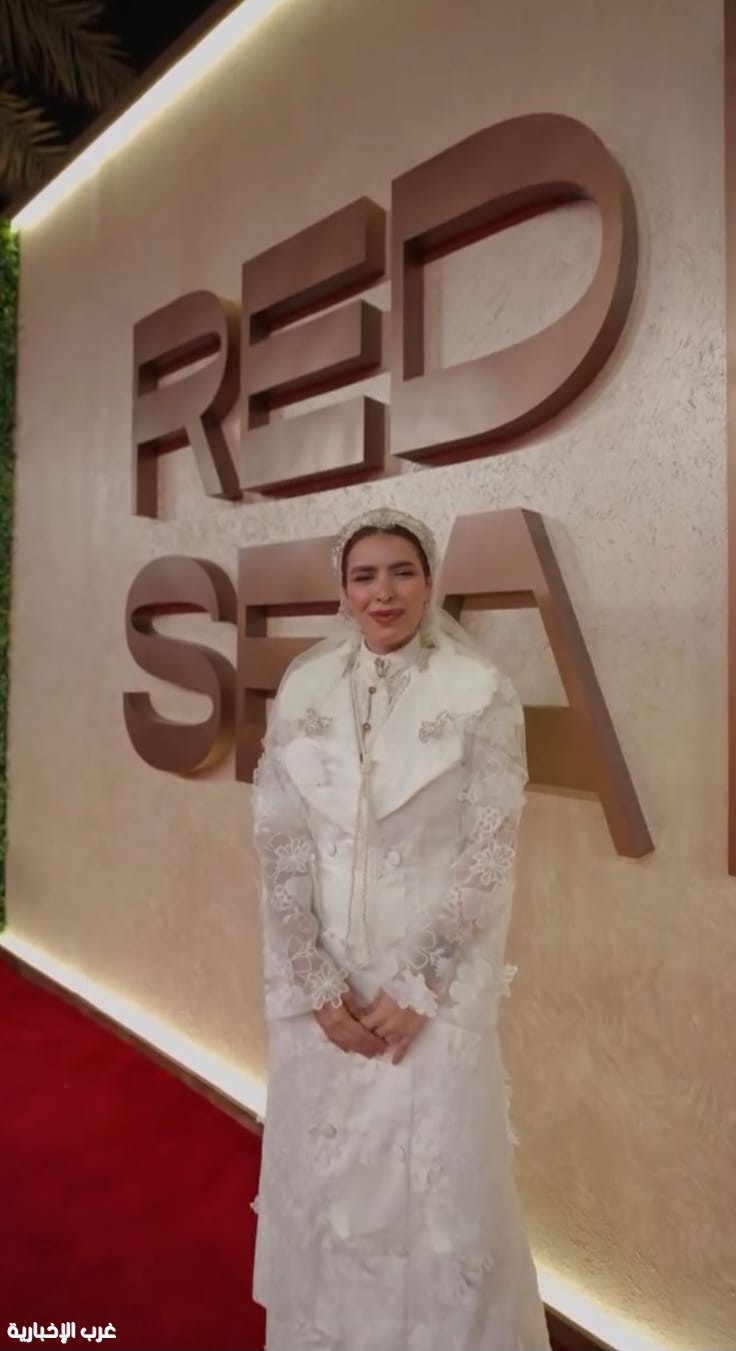 من مدينة جدة الفنانة ميرا ناصر تقول الجسد يعزف والمسرح ينصت